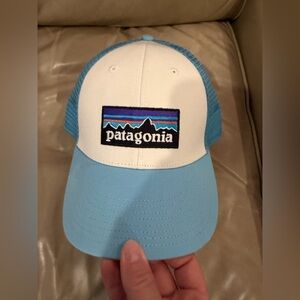 Patagonia P-6 Logo Trucker Hat - light blue!